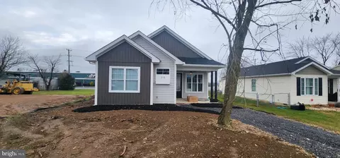 318 Athletic St, Martinsburg, WV 25405