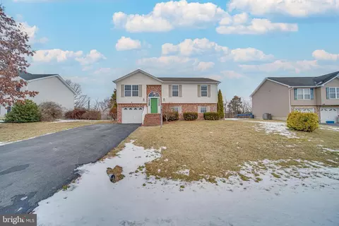 304 Marlowe Dr, Inwood, WV 25428