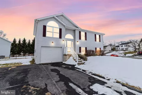 148 Universe Dr, Martinsburg, WV 25401