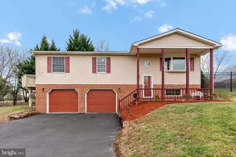 70 Anderson Rd, Martinsburg, WV 25404