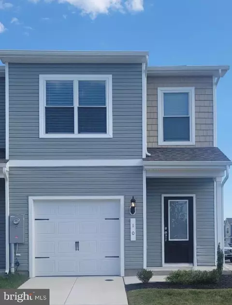 10 Bloomsbury St, Falling Waters, WV 25419