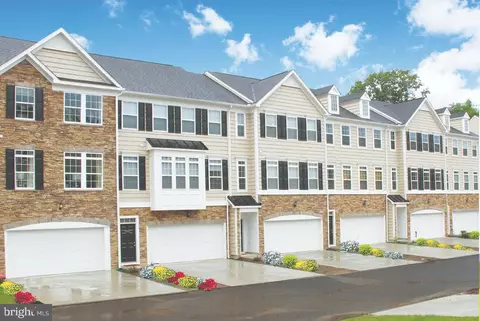 100 Stafford Pl, Falling Waters, WV 25419