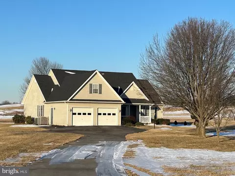 569 Tice Rd, Falling Waters, WV 25419
