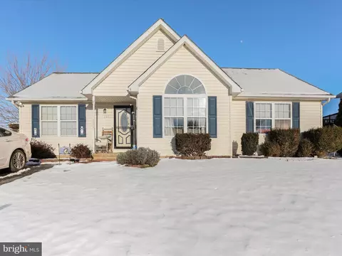 165 Universe Dr, Martinsburg, WV 25404