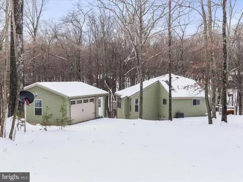 350 Black Hawk Ln, Hedgesville, WV 25427