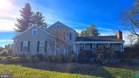 900 Hillcrest Dr, Martinsburg, WV 25401