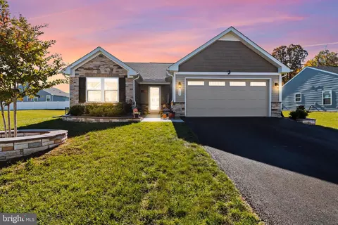 389 Rushbrook Rd, Martinsburg, WV 25403