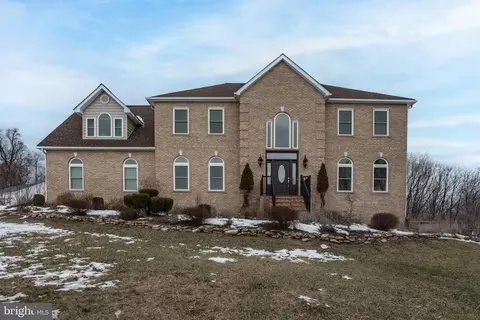 100 Fuji Ct, Inwood, WV 25428
