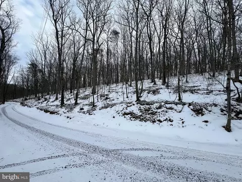 Jermikey Court, Hedgesville, WV 25427