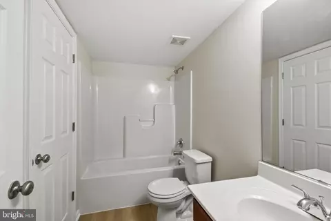 Bath - 424 Tyler Way, Martinsburg, WV 25404 photo 1 of 2