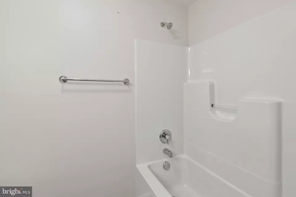 Bath - 424 Tyler Way, Martinsburg, WV 25404 photo 2 of 2
