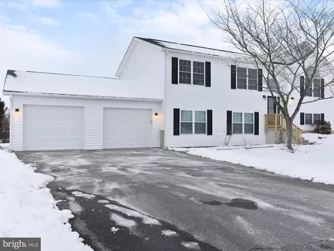 121 Universe Dr, Martinsburg, WV 25404