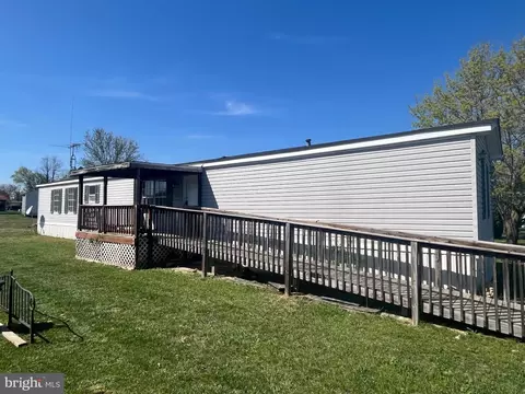 381 Royal Crest Dr, Martinsburg, WV 25401