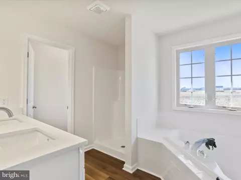 Bath - 77 Berkshire Dr, Falling Waters, WV 25419 photo 3 of 6