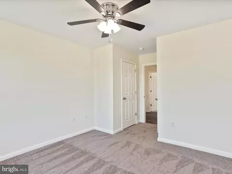Bedroom - 77 Berkshire Dr, Falling Waters, WV 25419 photo 2 of 8