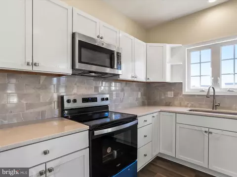 Kitchen - 77 Berkshire Dr, Falling Waters, WV 25419 photo 6 of 7