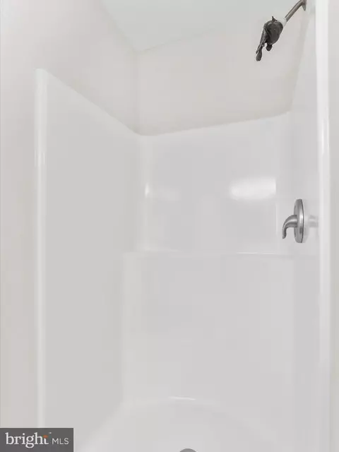 Bath - 77 Berkshire Dr, Falling Waters, WV 25419 photo 5 of 6