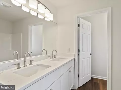 Bath - 77 Berkshire Dr, Falling Waters, WV 25419 photo 4 of 6