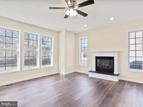 Living - 77 Berkshire Dr, Falling Waters, WV 25419 photo 3 of 7