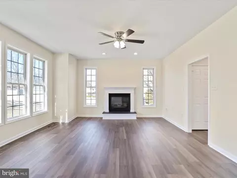 Living - 77 Berkshire Dr, Falling Waters, WV 25419 photo 2 of 7