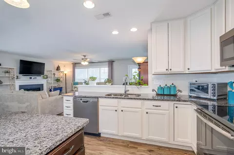 Kitchen - 89 Saffron Ter, Falling Waters, WV 25419 photo 9 of 9