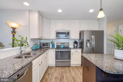 Kitchen - 89 Saffron Ter, Falling Waters, WV 25419 photo 6 of 9
