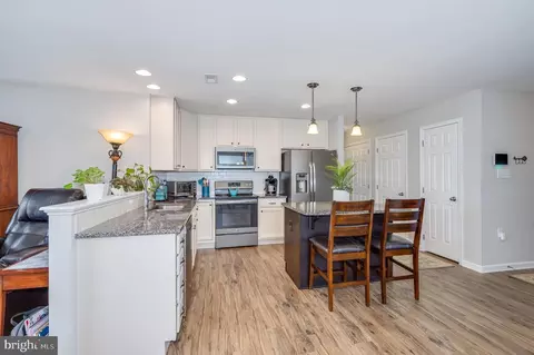 Kitchen - 89 Saffron Ter, Falling Waters, WV 25419 photo 4 of 9