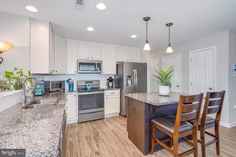 Kitchen - 89 Saffron Ter, Falling Waters, WV 25419 photo 5 of 9