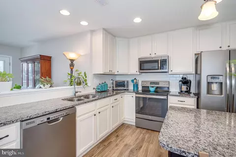 Kitchen - 89 Saffron Ter, Falling Waters, WV 25419 photo 7 of 9
