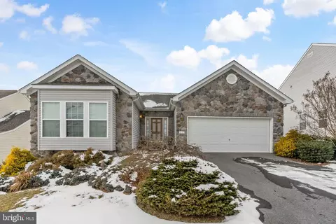 31 Corvair Ln, Inwood, WV 25428