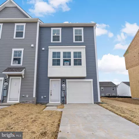 195 Clifton Mnr, Falling Waters, WV 25419
