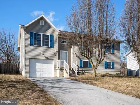 486 Universe Dr, Martinsburg, WV 25404