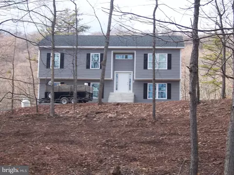 207 Glastonbury Ln, Hedgesville, WV 25427