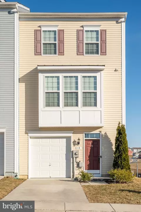 10 Landis Ct, Falling Waters, WV 25419