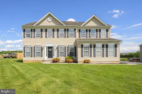 496 Crushed Apple Dr, Martinsburg, WV 25403