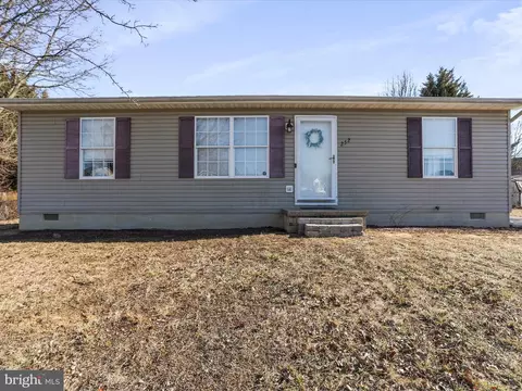 252 Midnoon Dr, Martinsburg, WV 25404