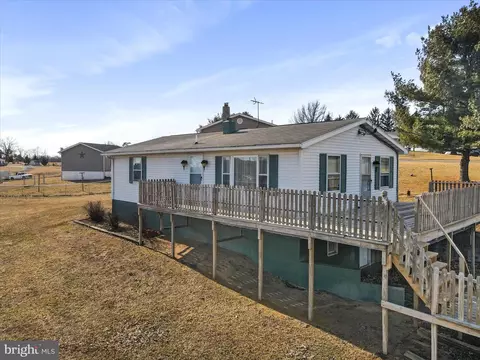 101 Carvers Way, Falling Waters, WV 25419