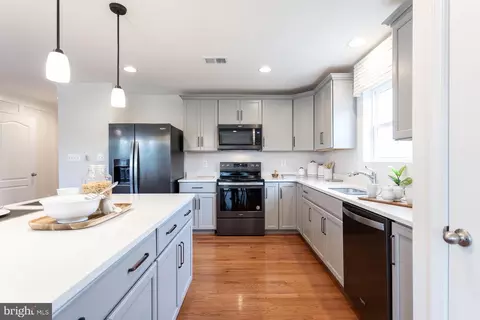 21 Stager Ave, Falling Waters, WV 25419 photo 4