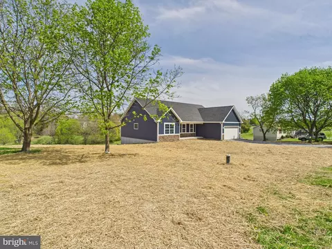 903 Shape Charge Rd, Martinsburg, WV 25404