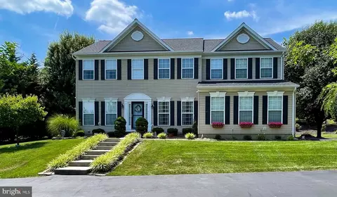 633 Crushed Apple Dr, Martinsburg, WV 25403
