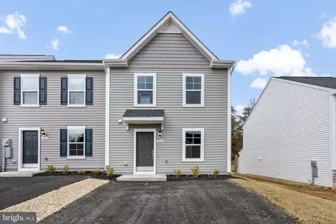212 Gentle Breeze Dr, Bunker Hill, WV 25413