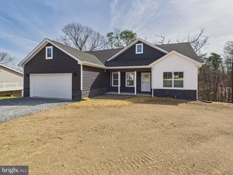 204 Aspen Dr, Bunker Hill, WV 25413