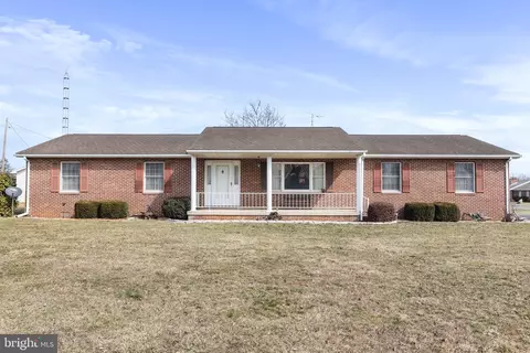 91 Windsor Ln, Bunker Hill, WV 25413