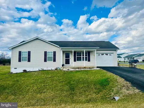 506 Dickenson Dr, Inwood, WV 25428