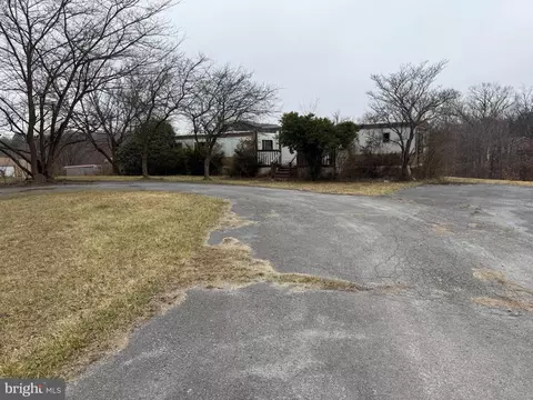 158 Retriever Ln, Bunker Hill, WV 25413