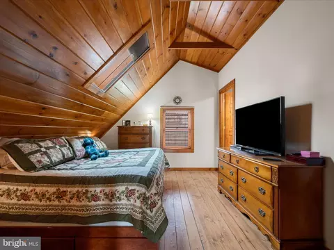Bedroom - 217 Regal Dr, Falling Waters, WV 25419 photo 4 of 5