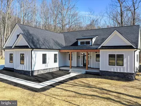 98 Sharpsburg Ct, Hedgesville, WV 25427