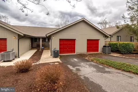 110 Fishhook Ln, Hedgesville, WV 25427