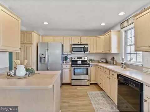 81 Viceroy Dr, Falling Waters, WV 25419 photo 8