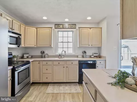 81 Viceroy Dr, Falling Waters, WV 25419 photo 10